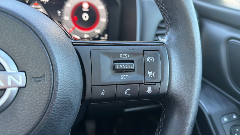 Nissan Qashqai 1.3 DiG-T MH N-Connecta 5dr Petrol Hatchback